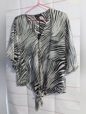 Haver London Zebra 🦓 Print V-Neck Tie Fron Blouse Size Medium